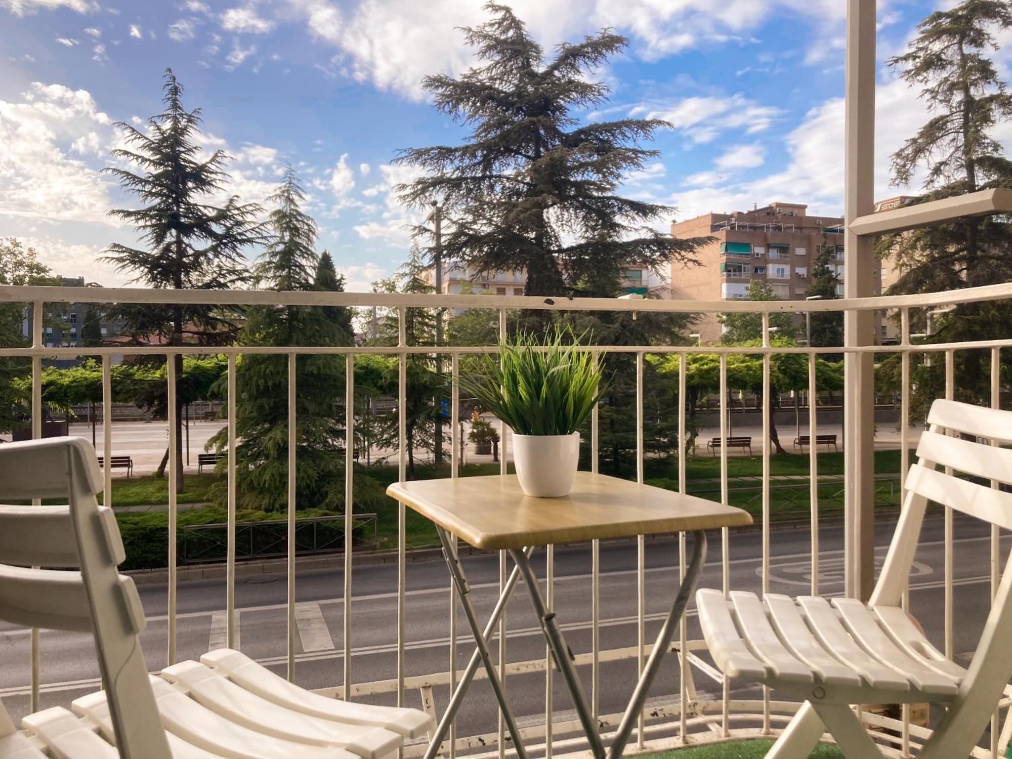 Luninoso Y Practico Apartamento En El Centro Con Amplio Parking Incluido グラナダ エクステリア 写真